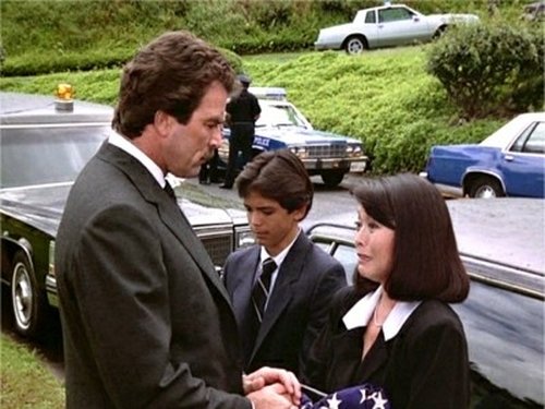 Escena del episodio 4 de la temporada 8 de la serie Magnum