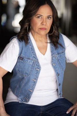 Randall J. Bacon ha trabajado con Julie Garcia-Briceno en 2 ocasiones