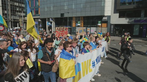 backdrop Don't Leave Me Behind: Stories of Young Ukrainian Survival