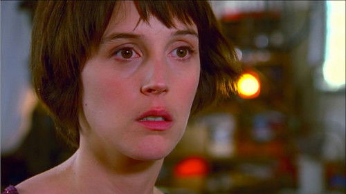 Escena del episodio 5 de la temporada 5 de Alice Nevers