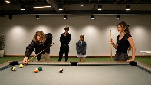Behind the 8 Ball — Fundos 1