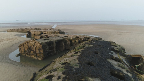 Arromanches, le port du Débarquement Backdrop Blur
