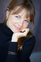 Saskia Butler interpretando a Jane