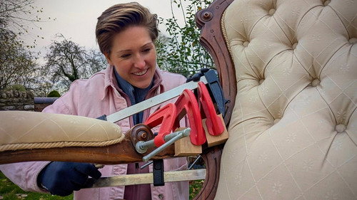 The Travelling Auctioneers S6E15 backdrop