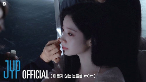 TWICE “ONE SPARK” MV Behind still