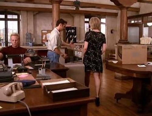 Escena del episodio 4 de la temporada 8 de la serie Beverly Hills, 90210