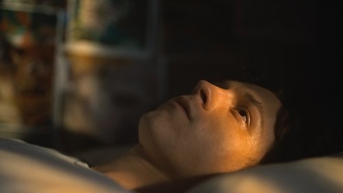Escena del episodio 10 de la temporada 1 de la serie The Crowded Room