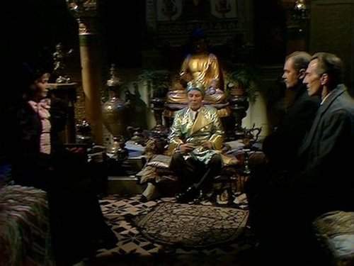 Escena del episodio 15 de la temporada 2 de la serie Sherlock Holmes