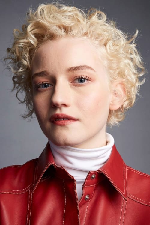 Kép: Julia Garner színész profilképe