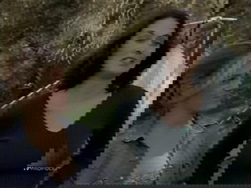 Escena del episodio 26 de la temporada 6 de la serie Beverly Hills, 90210