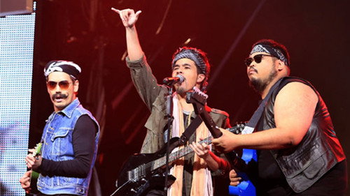 Concert 3 Yak Backdrop Blur