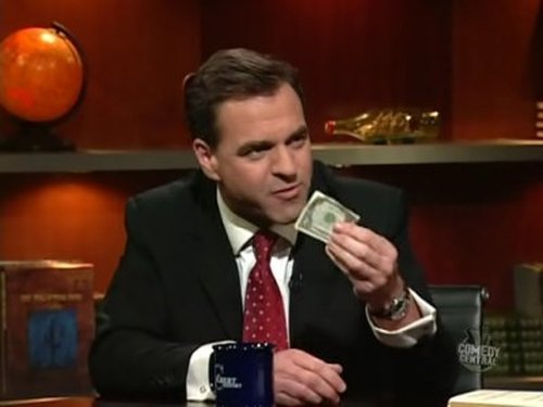 Escena del episodio 6 de la temporada 5 de la serie The Colbert Report