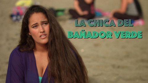 La chica del bañador verde Backdrop Blur