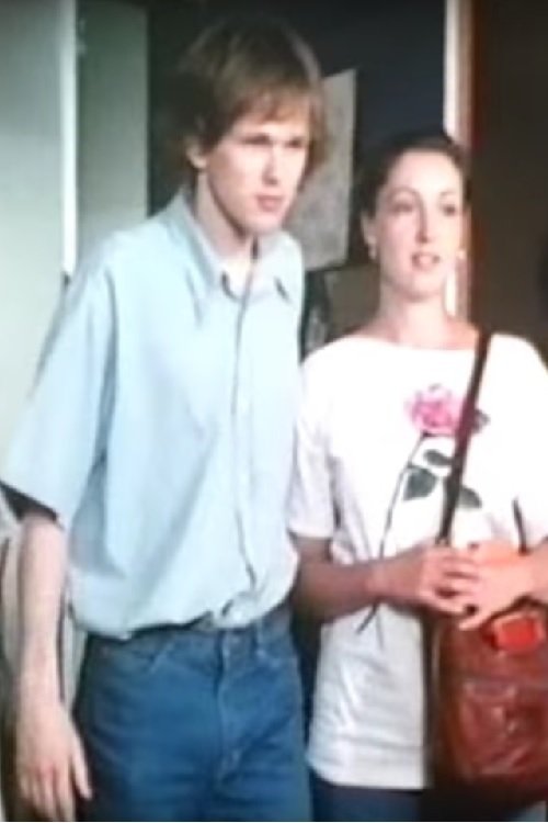Ver pelicula Annas Ankunft in Freiburg und die Wohnungssuche mit ihrer Freundin Sabine Online