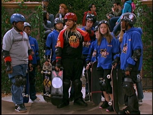 Escena del episodio 25 de la temporada 3 de Raven