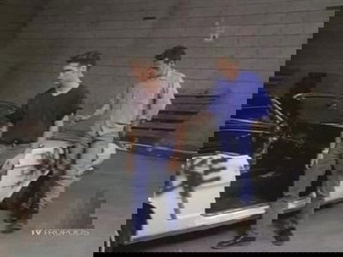 Escena del episodio 15 de la temporada 2 de la serie Beverly Hills, 90210