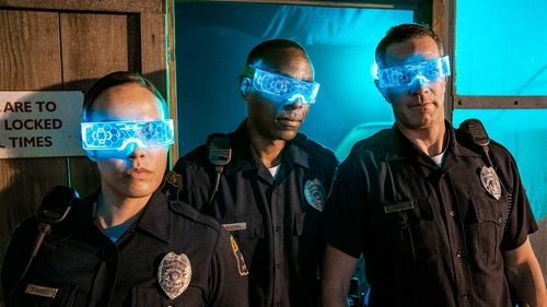 Escena del episodio 9 de la temporada 4 de la serie Miracle Workers