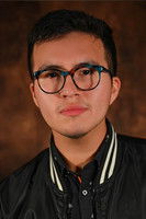 Paul Gabriel interpretando a Stage Manager