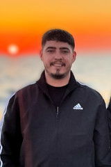 Cengizhan Yurdutek interpretando a Cengo