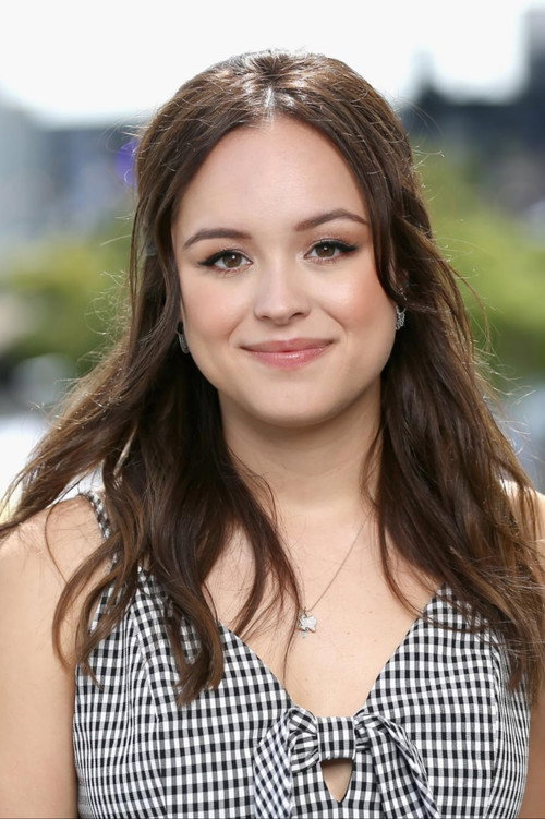 Kép: Hayley Orrantia színész profilképe