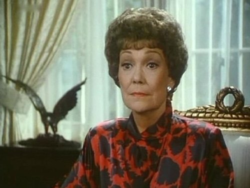 Escena del episodio 13 de la temporada 4 de la serie Falcon Crest