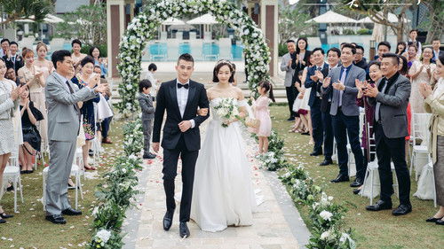 Love under the Moon backdrop 1