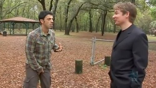 Escena del episodio 6 de la temporada 3 de la serie The Chaser's War on Everything