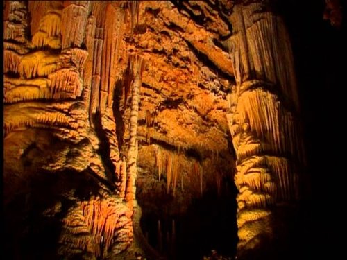 Grottes, gouffres et abîmes