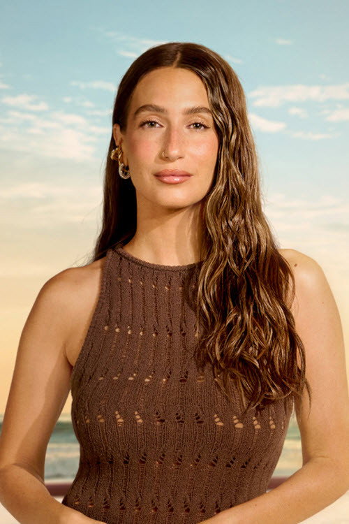 Kép: Amanda Batula színész profilképe