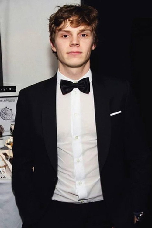 Evan Peters Photo