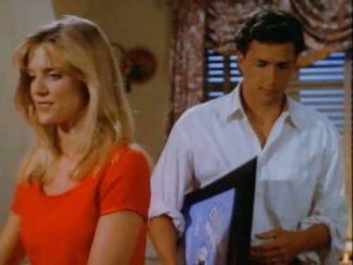 Escena del episodio 4 de la temporada 4 de la serie Melrose Place