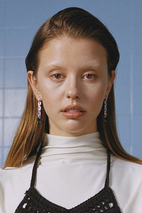 Mia Goth isGabi Bauer