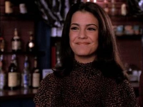 Escena del episodio 19 de la temporada 7 de la serie Beverly Hills, 90210