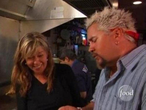 Escena del episodio 8 de la temporada 3 de la serie Diners, Drive-Ins and Dives