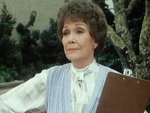 Escena del episodio 3 de la temporada 9 de la serie Falcon Crest