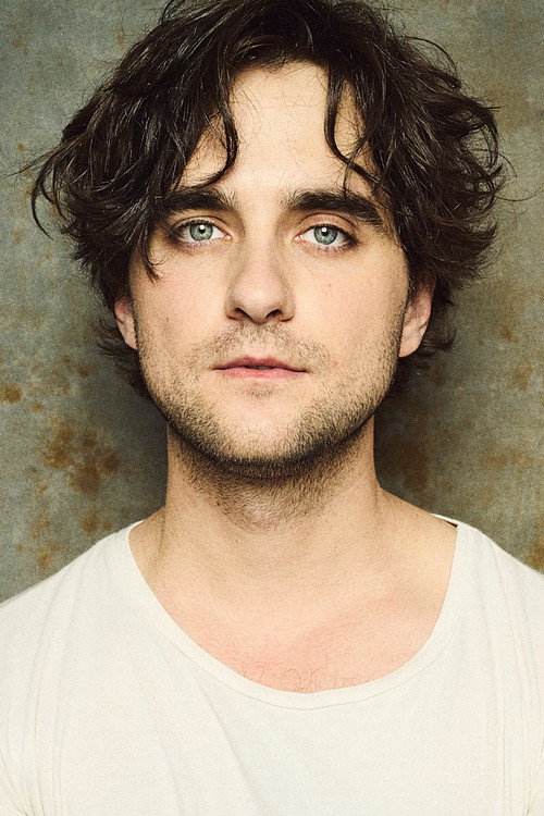 Kép: Landon Liboiron színész profilképe