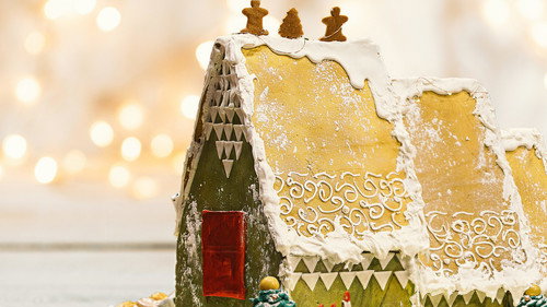 Holiday Baking Championship: Gingerbread Showdown Backdrop Blur