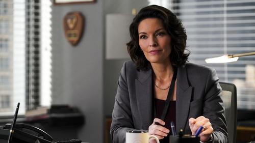 Escena del episodio 17 de la temporada 5 de la serie FBI