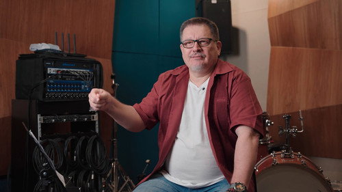 Alexandre Birkett - A Brazilian Musician Backdrop Blur