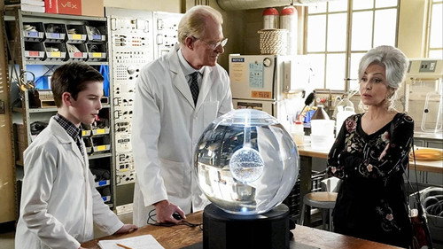 Young Sheldon S04E12 — A Box of Treasure and the Meemaw of Science episode still