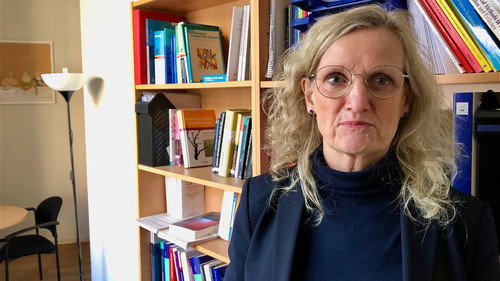 Sie sagt. Er sagt. Die Dokumentation.