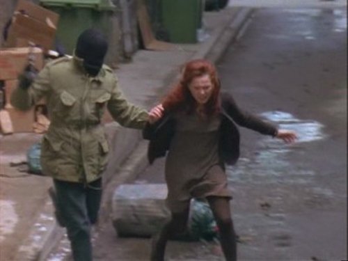 Escena del episodio 2 de la temporada 1 de la serie Nikita