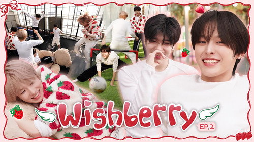 It's cute when strawberries play 🍓🤸‍♀️ You can compliment (look forward to it) 😌 イチゴたちが遊ぶ姿かわいいでしょ ⚽ 🏃‍♂️褒めてくれてもいいですよ (期待の表情)˚ ⊹ ♡ | WISHBERRY EP.2