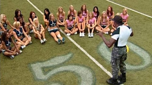 Escena del episodio 6 de la temporada 3 de la serie Dallas Cowboys Cheerleaders: Making the Team