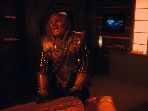 Escena del episodio 9 de la temporada 2 de la serie Babylon 5