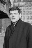 Michel Cournot interpretando a Man From Farmyard (uncredited)