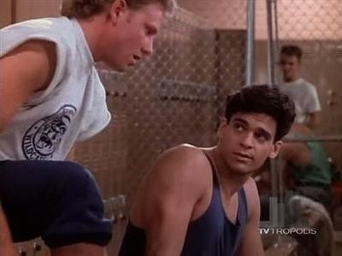 Escena del episodio 19 de la temporada 2 de la serie Beverly Hills, 90210