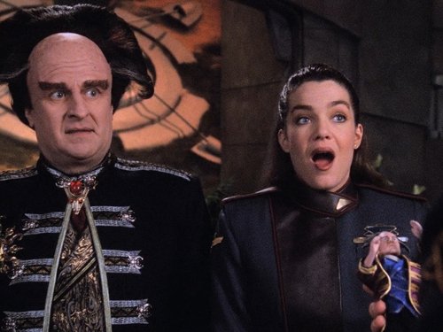 Escena del episodio 14 de la temporada 2 de la serie Babylon 5