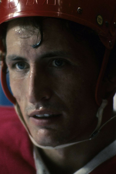 Paul Henderson ha trabajado con Alexander Yakushev en 1 ocasiones