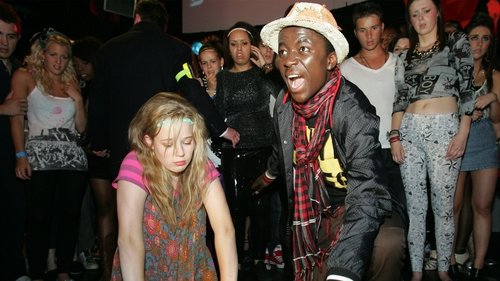 Escena del episodio 1 de la temporada 4 de la serie Skins